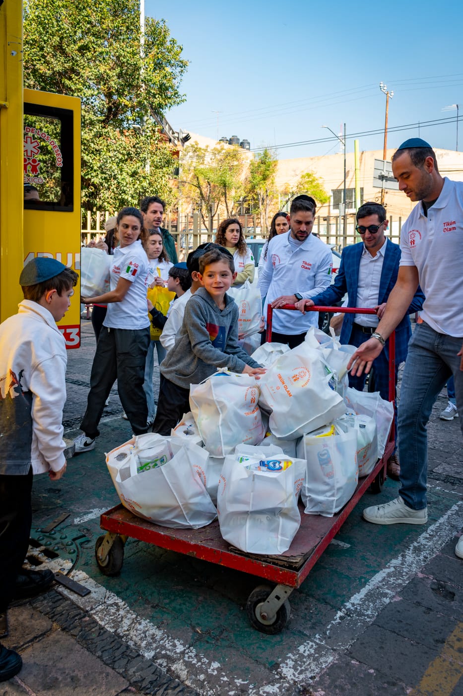 Entrega de 1,200 despensas en el Hospital General — fotografía 4